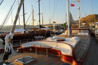 CARPE DIEM IV Deck Sunlounges